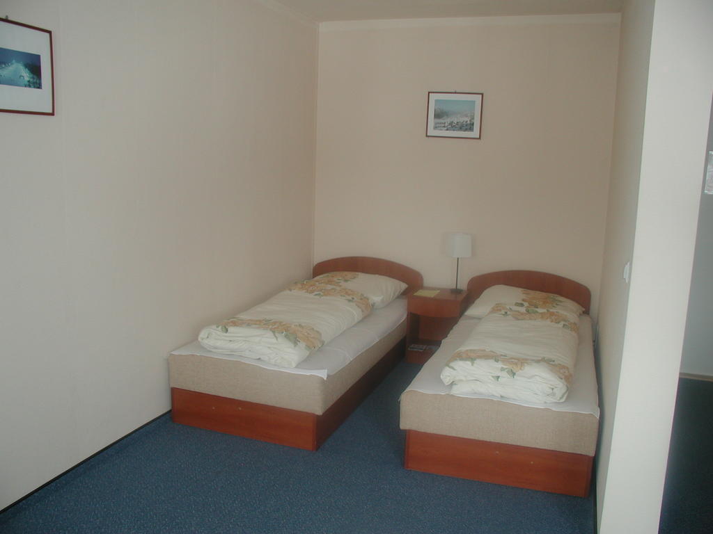 Pensjonat Cztery Pory Roku Tarnowskie Gory Room photo